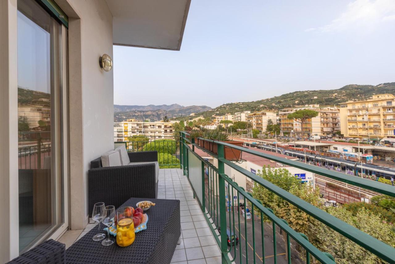 Sorrentovibes - Family Home With Terrace & Amazing View In Sorrento Center Zewnętrze zdjęcie